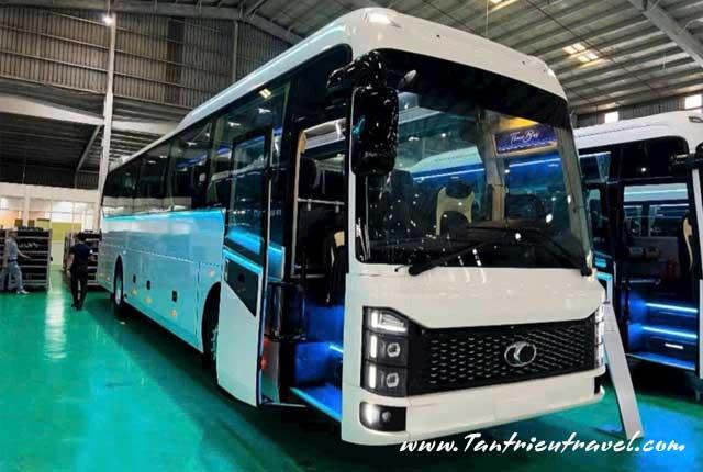 Diện mạo mới xe du lịch 29 chỗ Thaco Cruizer 2025