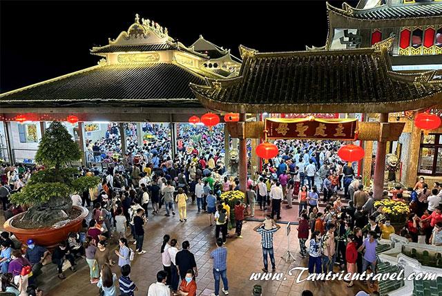 Châu Đốc điểm du lịch hành hương nhộn nhịp trong tháng giêng