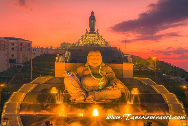 Đại tượng phật Di Lặc bằng đá Sa Thạch lớn nhất thế giới tại Tây Ninh