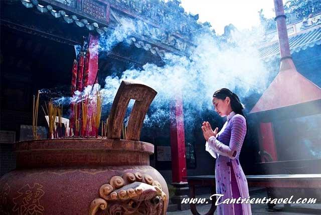 Thuê xe du lịch đi hành hương giá rẻ cuối tuần