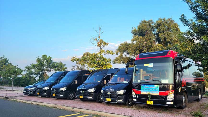 Nhiều ưu đãi khi thuê xe limousien tại Tân Triều Travel