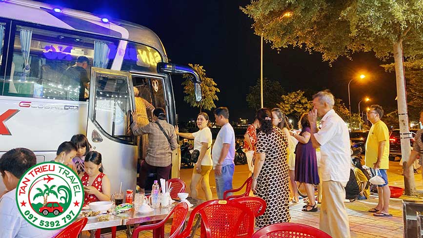 Những quán hải sản bình dân được du khách ưa thích lui tới