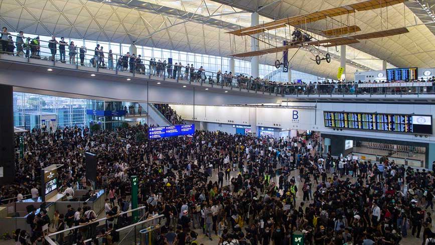 Các nhóm biểu tình thường chọn sân bay để tấn công
