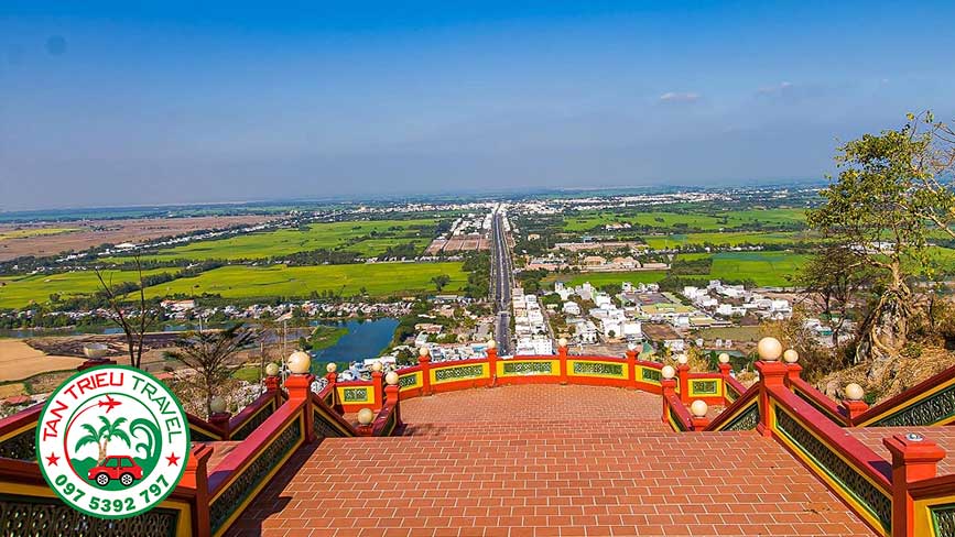 Thành phố Châu Đốc nhìn từ trạm cáp treo Núi Sam