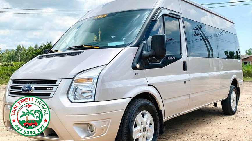 Xe Ford Transit 2020 đồng hành cùng du khách đi Châu Đốc