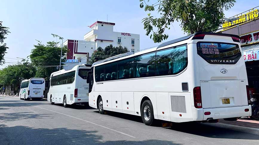 Đơn vị cho thuê xe 45 chỗ uy tín tại Bình Hưng