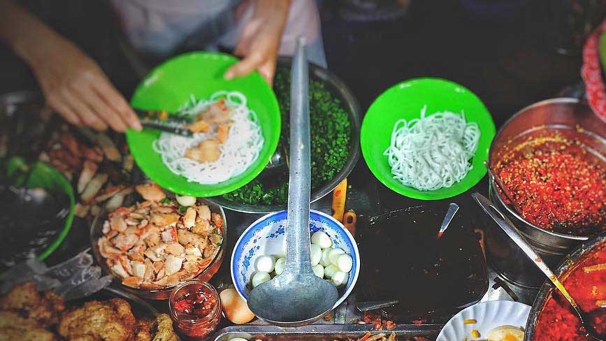 Thưởng thức bún chả cá Phan Thiết và mua chả cá về làm quà