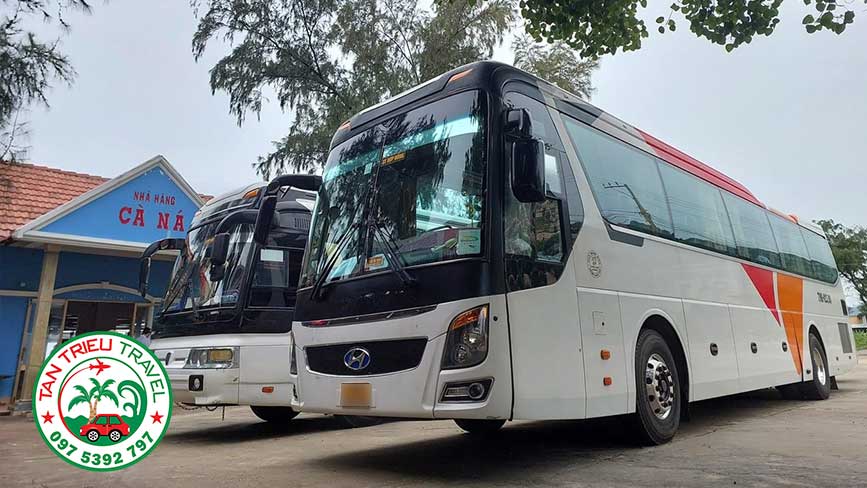 Khách nghỉ ngơi tại trạm Cà Ná trên đường ra Phú Yên