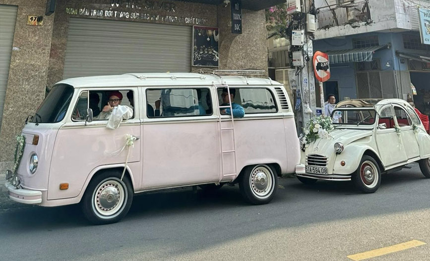 Wolkswagen T2 cùng Citrone 2CV trong ngày đưa dâu