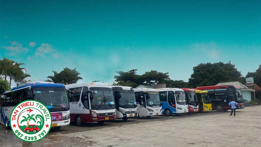 Đội xe 29 chỗ đa dạng tại Tân Triều Travel