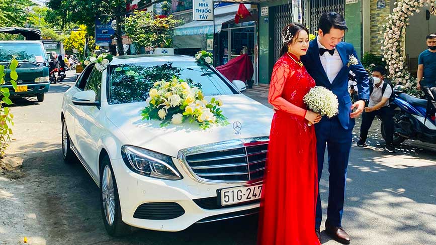 Sánh đôi cùng mercedes C250 trong ngày cưới