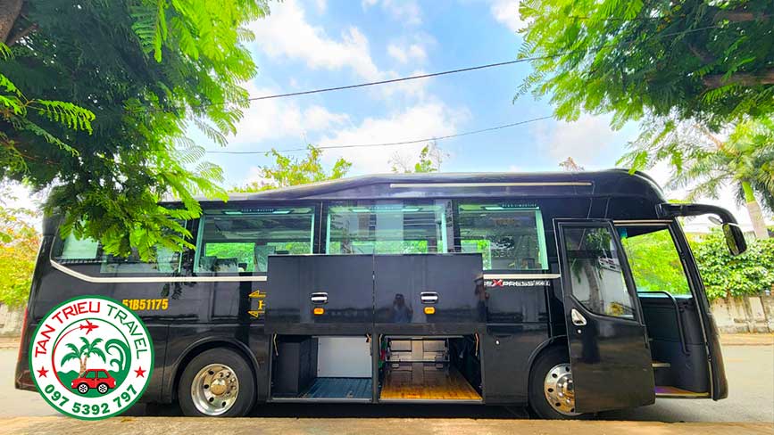 Tổng thể dòng xe limousine  nhìn từ bên ngoài