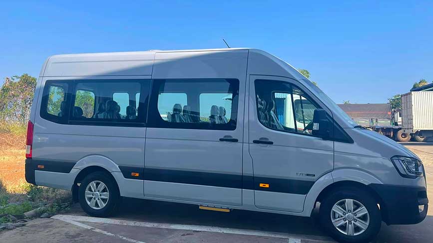 Giá thuê xe Hyundai Solati sẽ cao hơn Ford Transit
