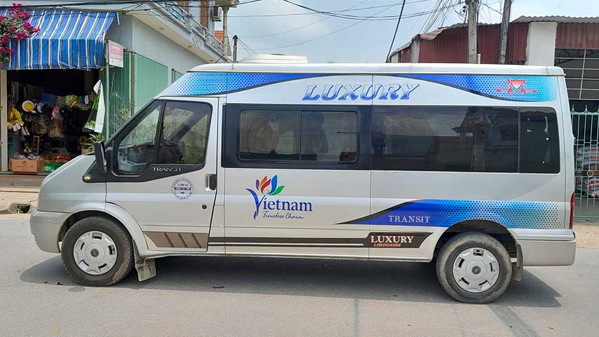 Lựa chọn tiết kiệm với dòng xe Ford 16 chỗ đi Xuân Lộc