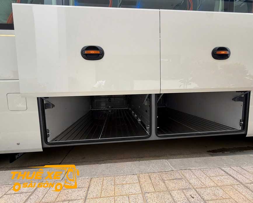 Hầm xe rộng rãi, chứa nhiều hành lý