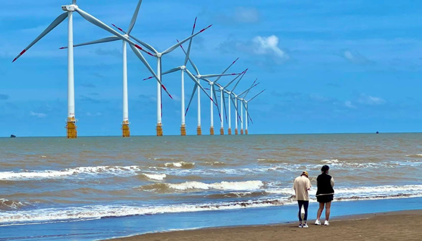Biển Ba Động Trà Vinh đẹp như tranh bởi những cánh quạt gió giữa biển cả
