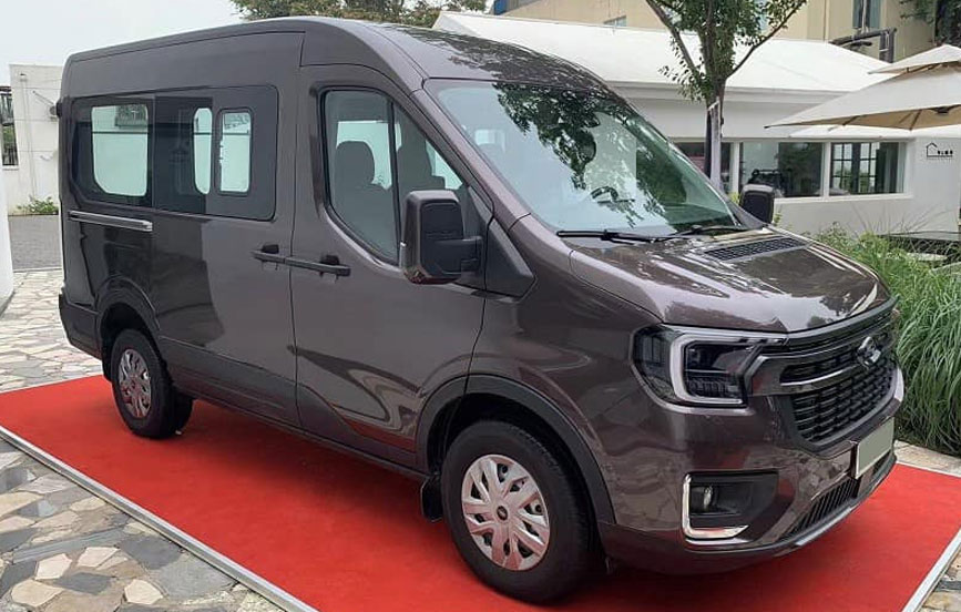 Ngoại thất nổi bật của Ford Transit