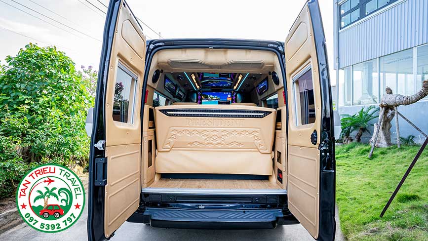 Cốp hành lý của xe limousine 9 chỗ