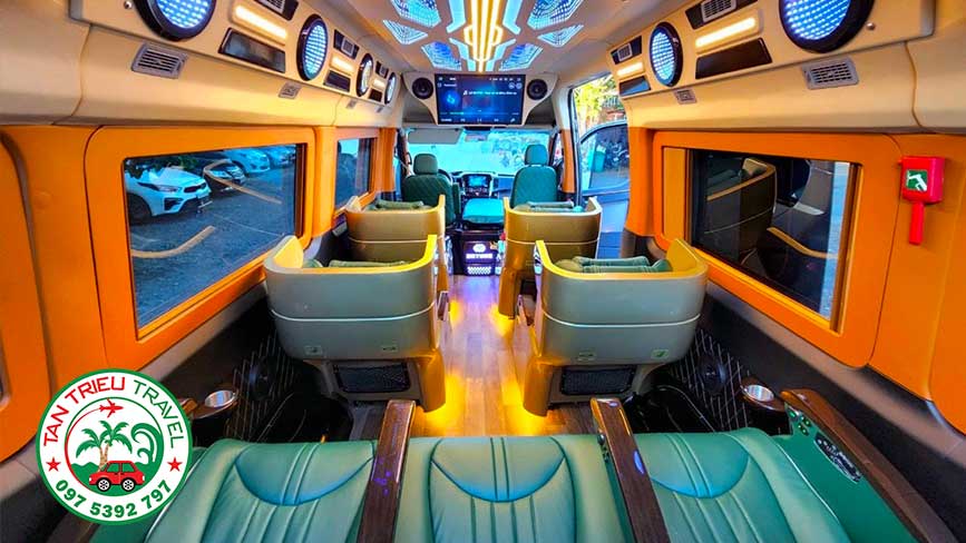 Nội thất sang trọng tạo nên sự đẳng cấp của xe limousine