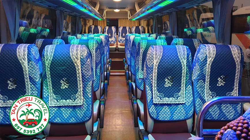 Nội thất 45 chỗ tiện nghi và nhiều thiết bị giải trí trên xe