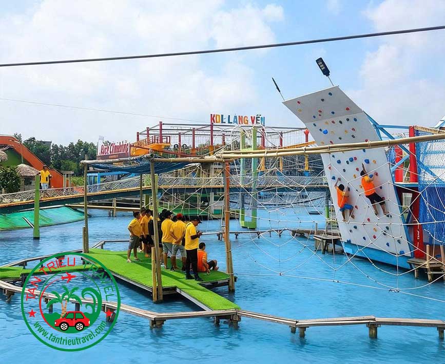 Vui chơi tại công viên nước