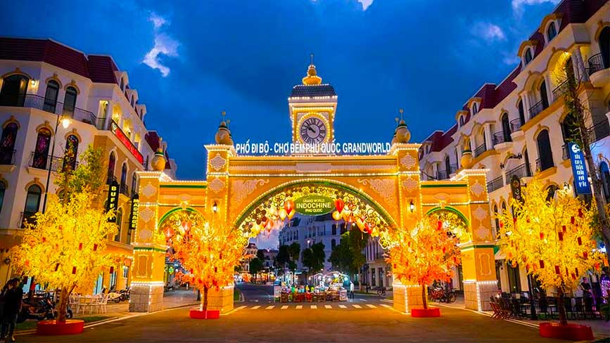 Tham quan thành phố không ngủ về đêm tại Grand World Phú Quốc