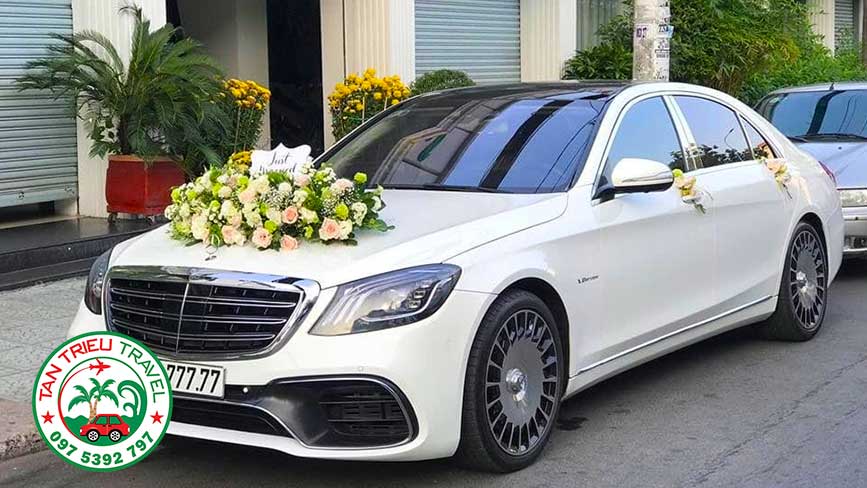 Thuê xe hoa cưới Mercedes C63 AMG