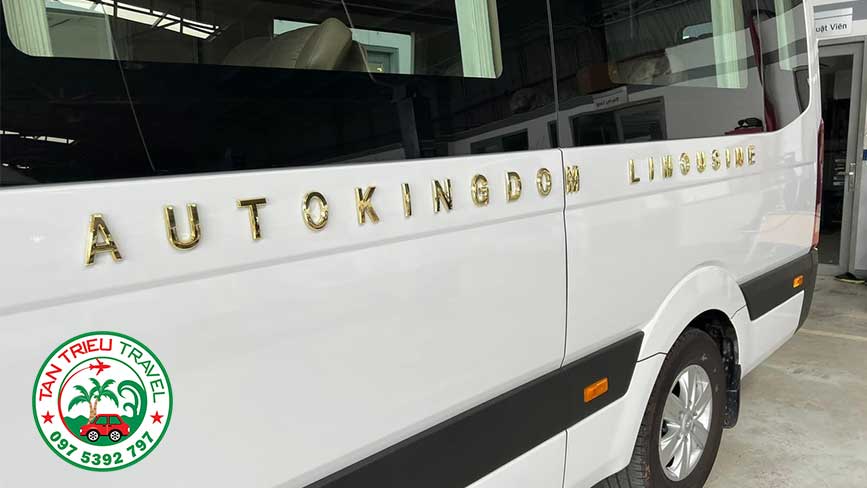 Ngoại thất lịch lãm của xe limousine 9 chỗ