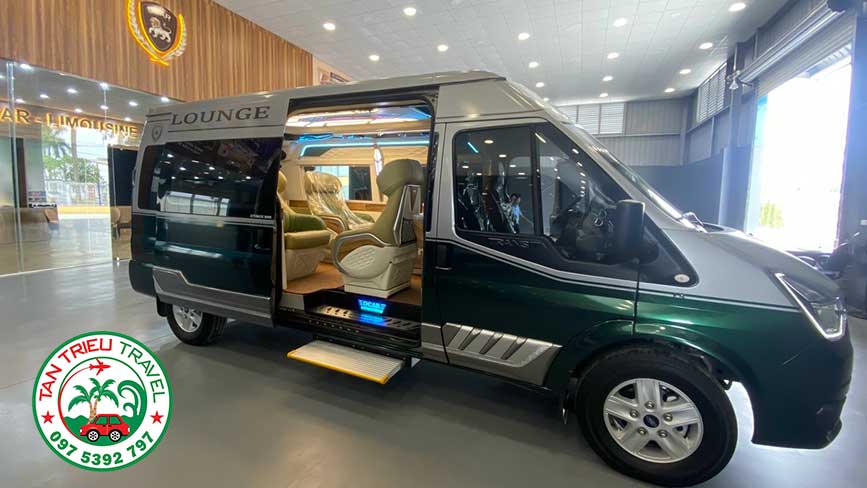 Dòng xe limousine 9 chỗ đẳng cấp của hãng Dcar.