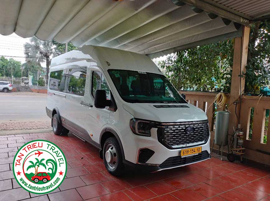 Ford Transit 2024 biểu tượng mới của dòng xe Ford