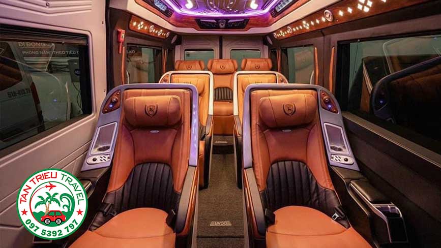 Nội thất sang trọng và tiện nghi trên xe limousine 9 chỗ