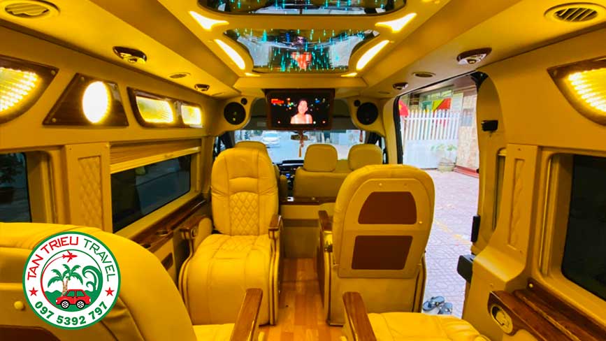 Ghế ngồi xe limousine 9 chỗ bố trí rộng rãi và thoải mái