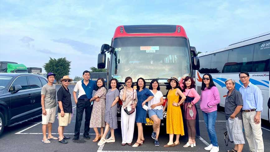 Khách chọn thuê xe limousine đi Đà Lạt