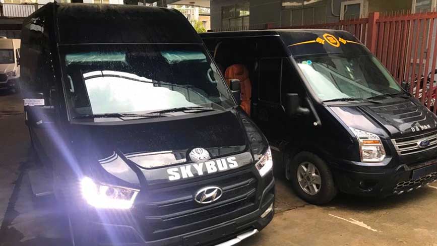 Đọ dáng 2 phiên bản limousine 9 chỗ