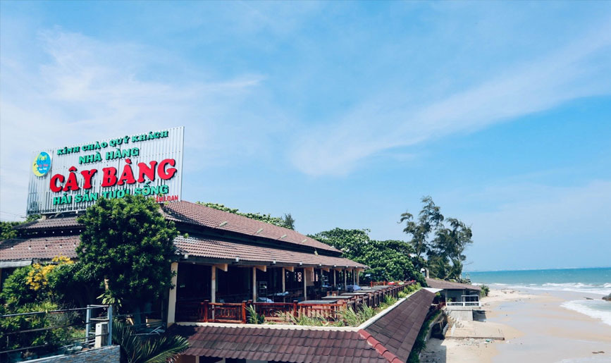Thưởng thức hải sản tại nhà hàng Cây Bàng
