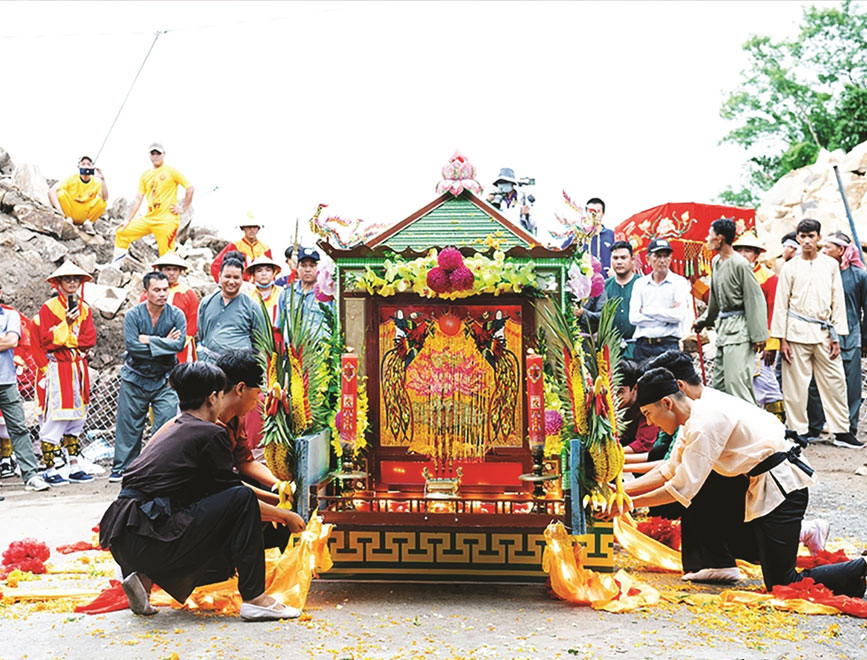 Tương truyền tượng Bà đã được tìm thấy khu vực Núi Sam