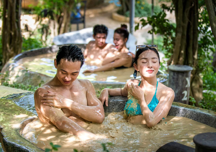Tắm bùn khoáng Nha Trang