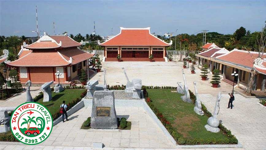 Toàn cảnh khu tưởng niệm cố nhạc sĩ Cao Văn Lầu
