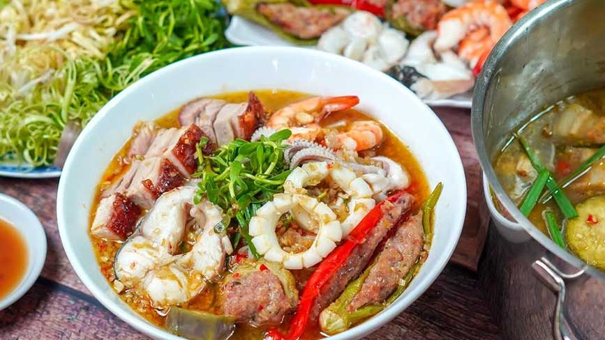 Đắm chìm trong hương thơm nồng nàn của bún mắm Sóc Trăng