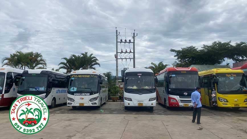 Đội xe 29 chỗ đa dạng và nhiều chủng loại tại Tân Triều Travel