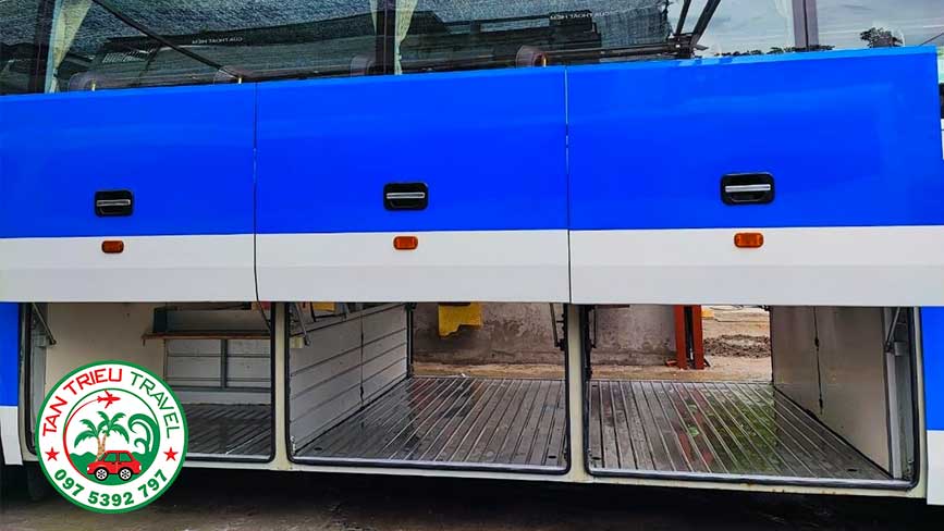 Cốp hành lý xe 45 chỗ rộng rãi để được nhiều hành lý