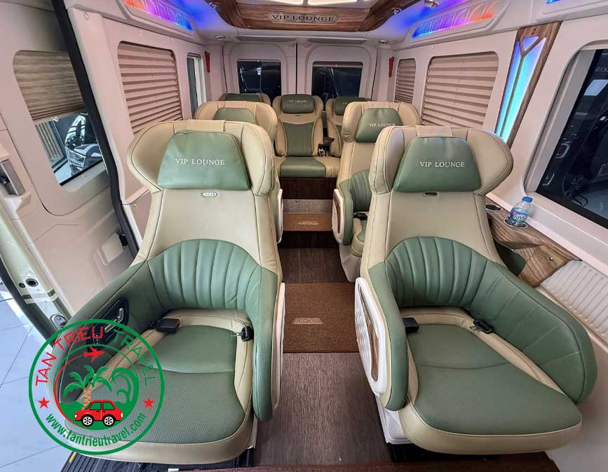 Phân khúc 9 chỗ VIP Lounge