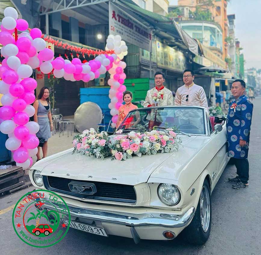 Đặt xe cưới sớm để chọn các dòng xe phù hợp