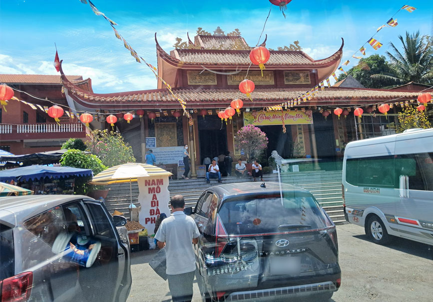 Chùa có lối kiến trúc của Thiền Viện Trúc Lâm