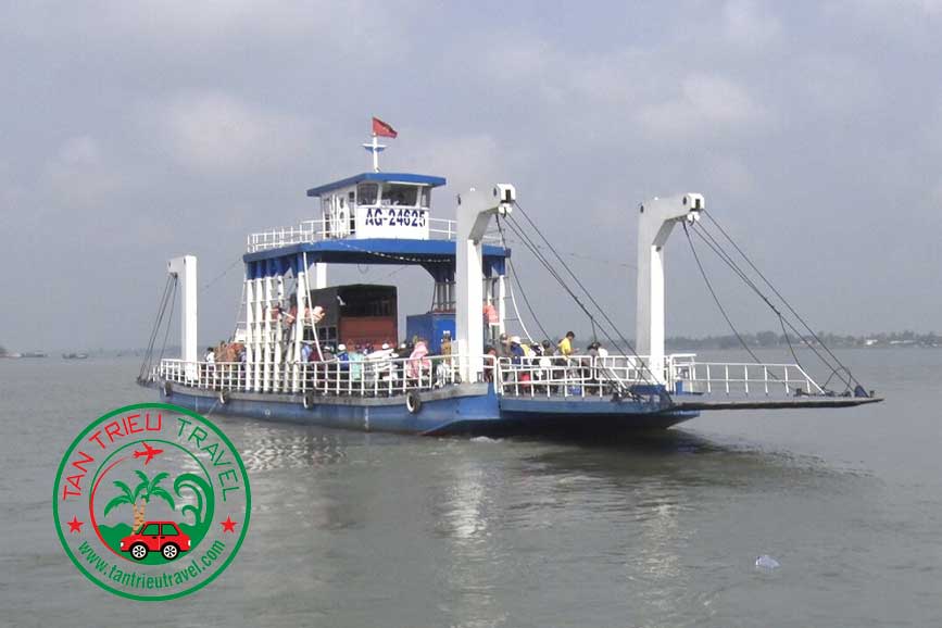 Đi Phà đến cù lao Long Khánh