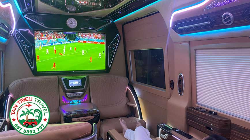 Nội thất tiện nghi và sang trọng xe limousine 9 chỗ