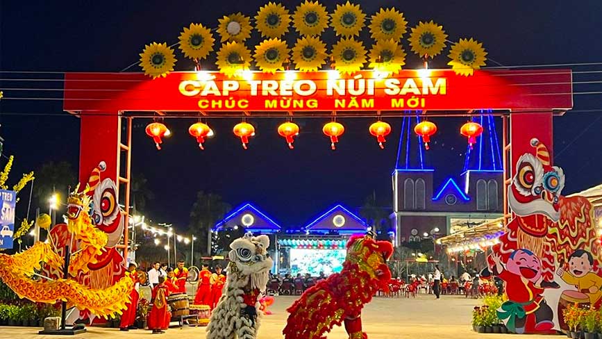 Sở thích đi du lịch kết hợp hành hương đầu năm mới