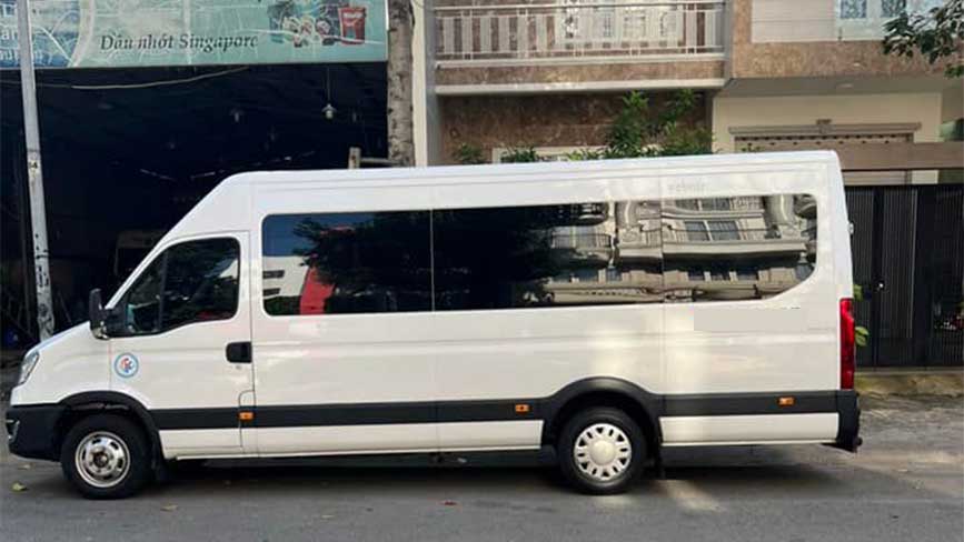 Chọn dòng xe 16 chỗ đời mới cho chuyến đi biển Lagi