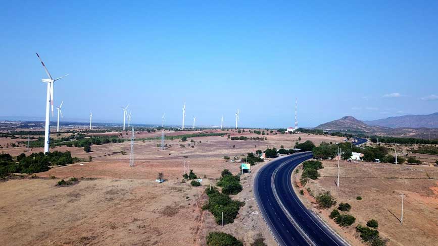 Cao tốc Phan Thiết - Vĩnh Hảo xuyên qua cánh đồng điện gió Tuy Phong