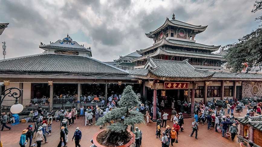 Miếu bà chúa Xứ dưới chân núi Sam